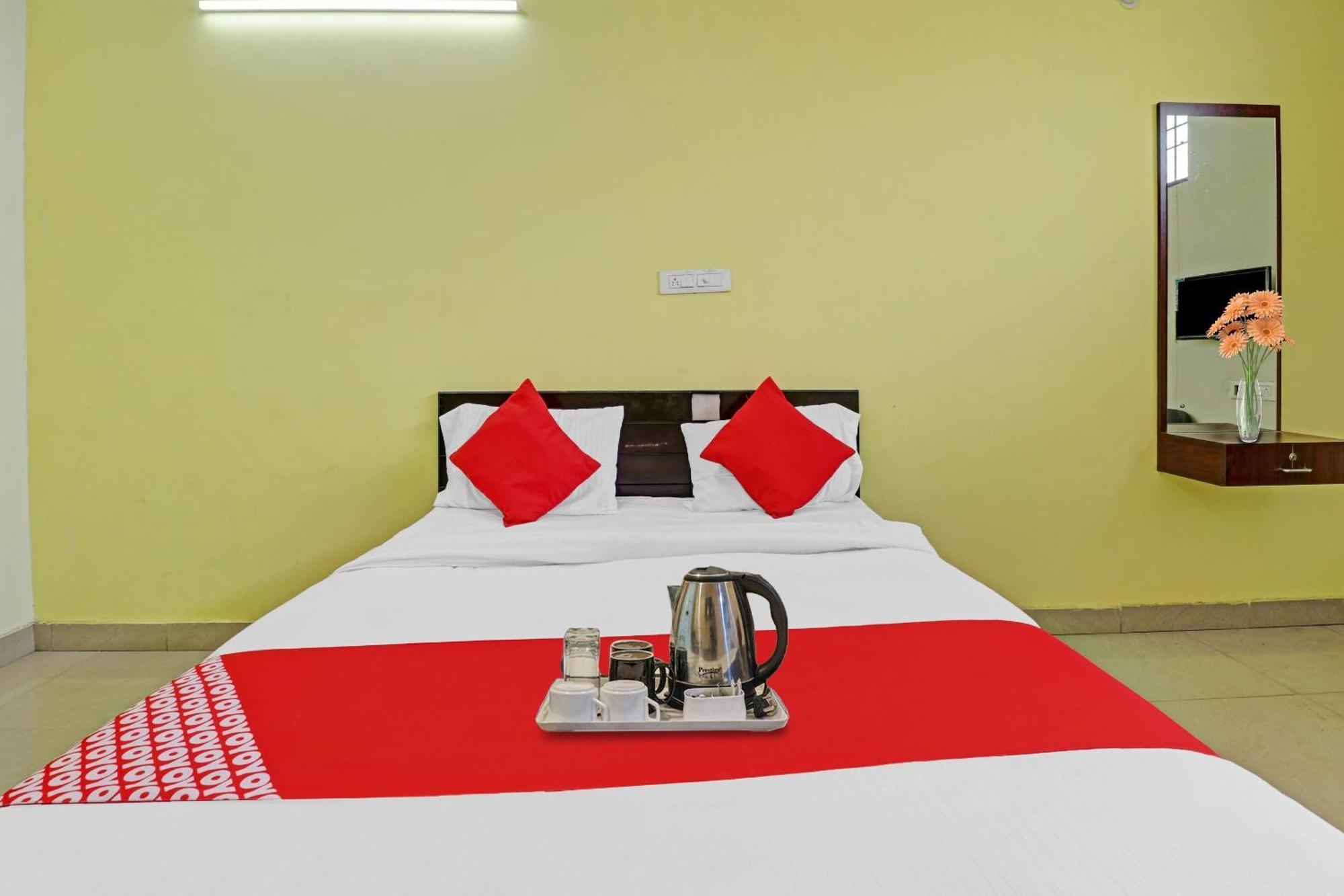 Hotel O Lakshmi Sri Deluxe Boarding & Lodgeing Kumbalgod Zewnętrze zdjęcie