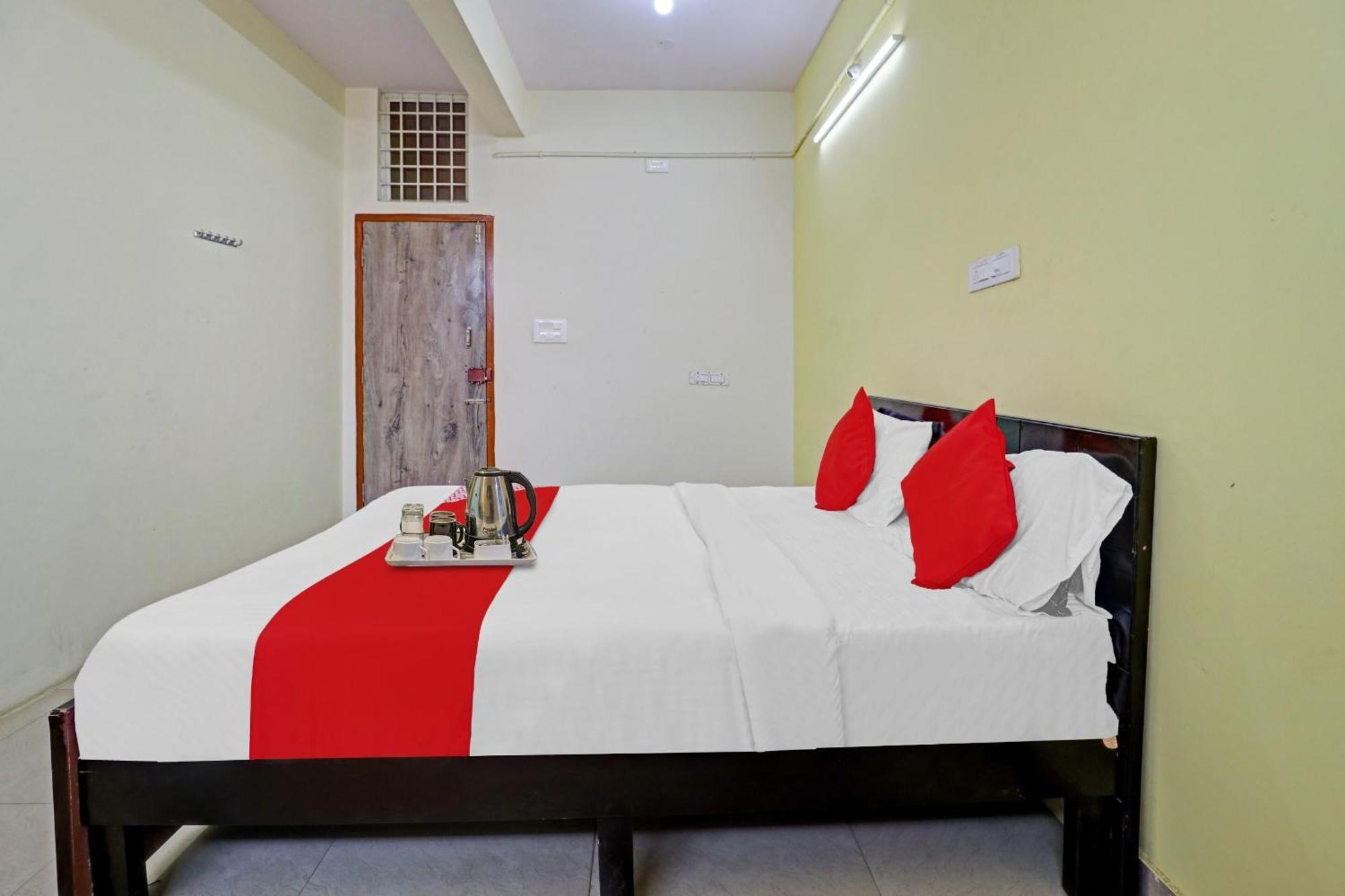 Hotel O Lakshmi Sri Deluxe Boarding & Lodgeing Kumbalgod Zewnętrze zdjęcie