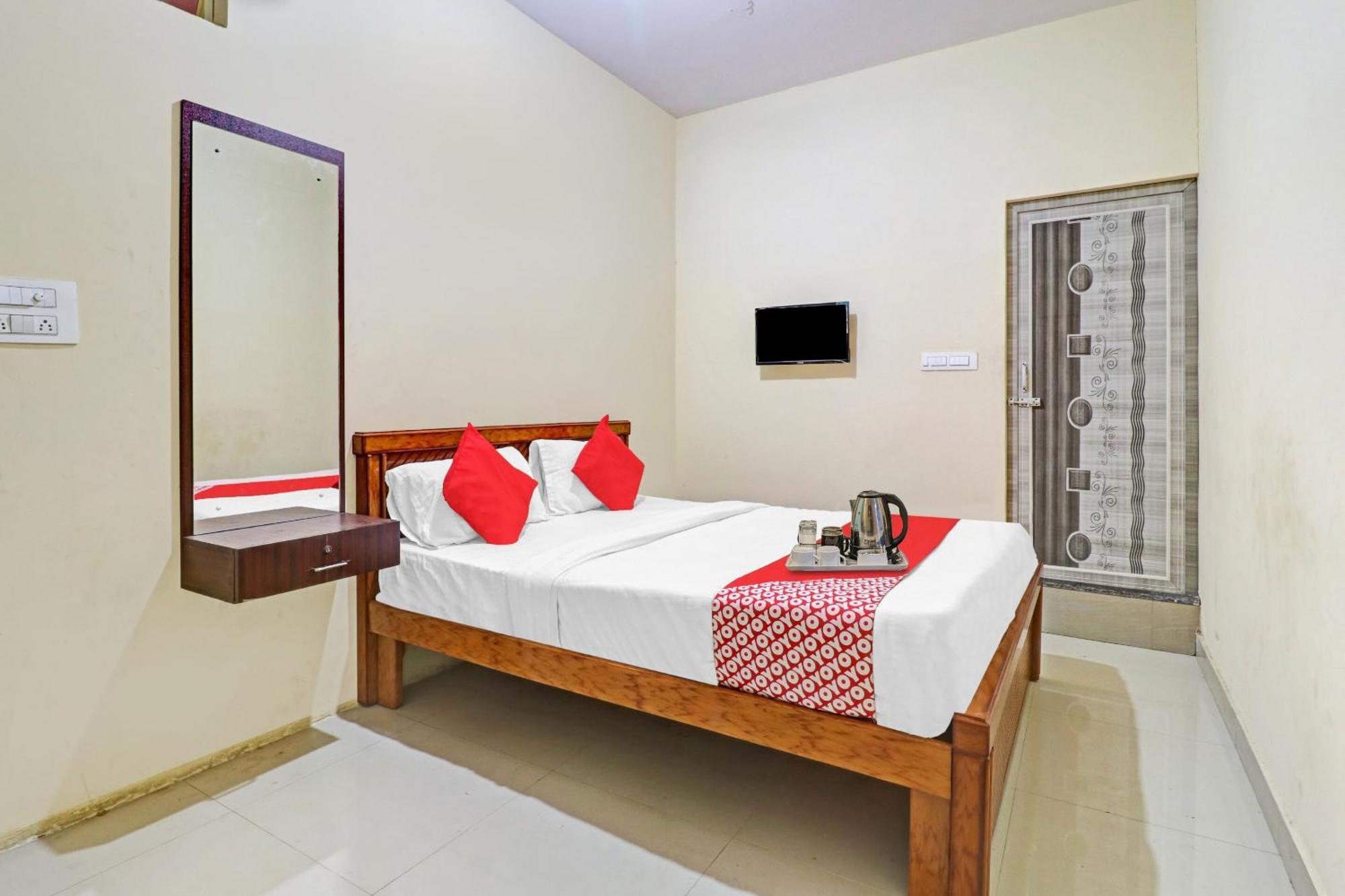 Hotel O Lakshmi Sri Deluxe Boarding & Lodgeing Kumbalgod Zewnętrze zdjęcie